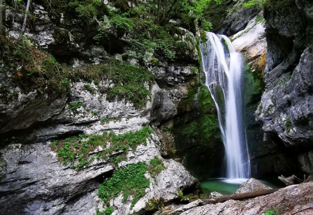 Mostnica vízesés Bohinji-tó